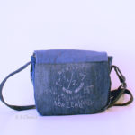 Sac à main upcycling Fleur bleue dos