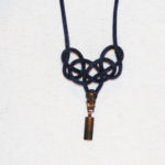Collier zip noeud